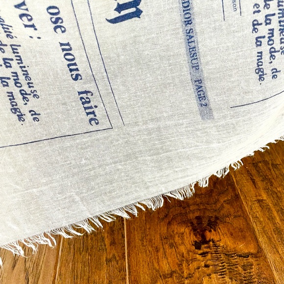 Christian Newspaper Scarf - Picture 5 of 6